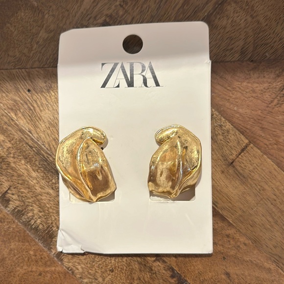 Zara Accessories - Zara gold knot earrings NWT